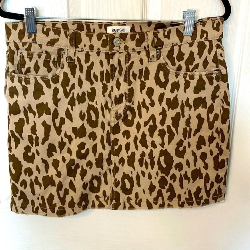 Kensie- Luxe 5-Pocket Animal Print Denim Mini Skirt in Tierra Leopard- Size 8